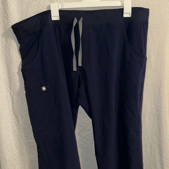 Navy Figs Scrub Pant - Picture 1 of 4